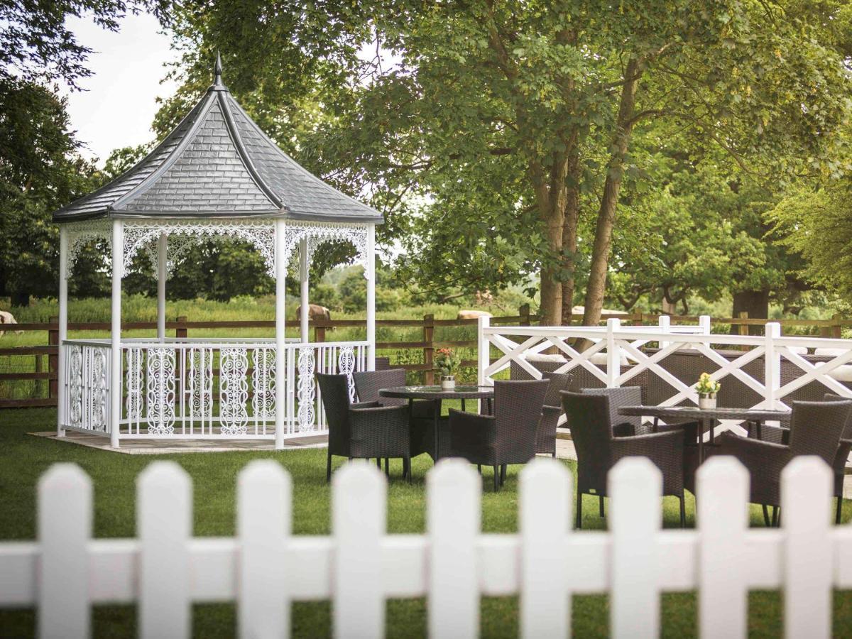 Worldhotels Distinctive Woughton House Hotel Milton Keynes Exterior photo