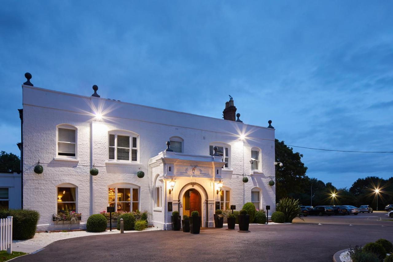 Worldhotels Distinctive Woughton House Hotel Milton Keynes Exterior photo
