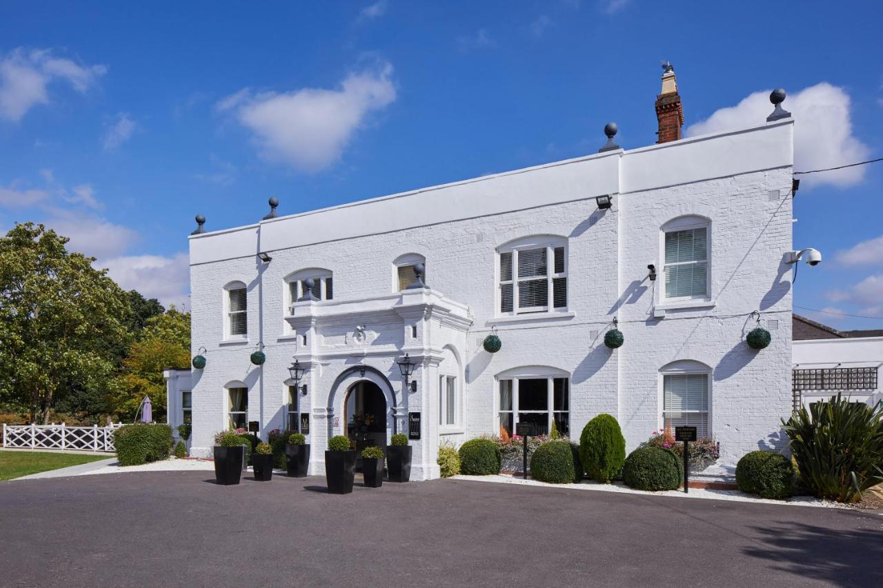 Worldhotels Distinctive Woughton House Hotel Milton Keynes Exterior photo