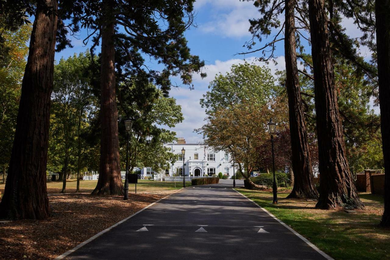 Worldhotels Distinctive Woughton House Hotel Milton Keynes Exterior photo