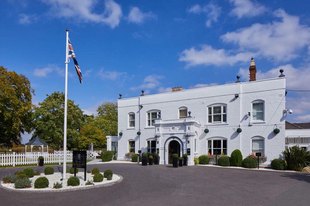 Worldhotels Distinctive Woughton House Hotel Milton Keynes Exterior photo