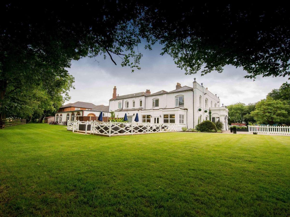 Worldhotels Distinctive Woughton House Hotel Milton Keynes Exterior photo